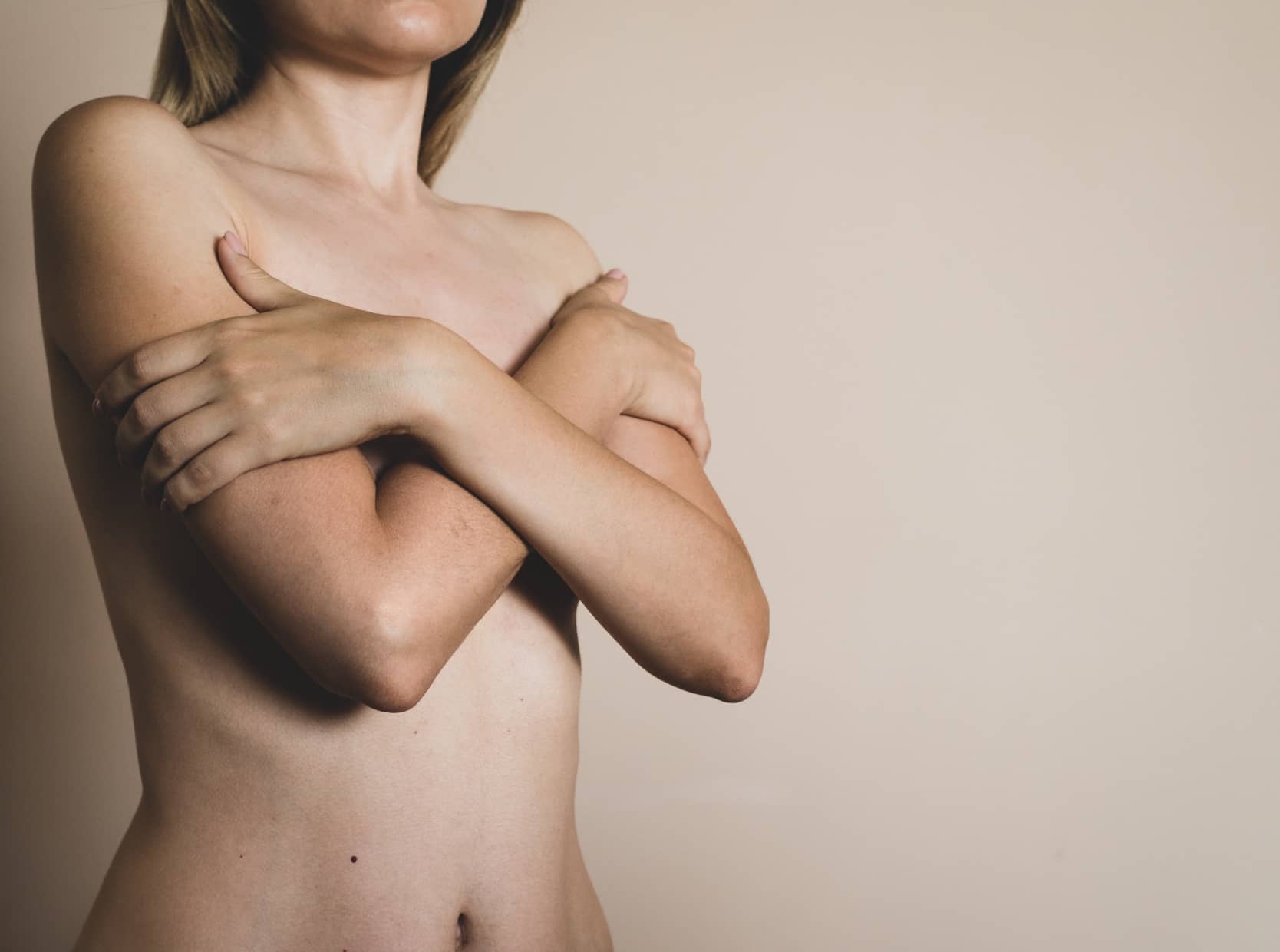 Perte de volume des seins après grossesse : la solution avec la chirurgie mammaire | Dr Cornil | Nice